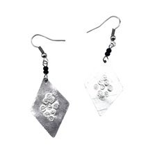 Almasi Mchoro Earrings