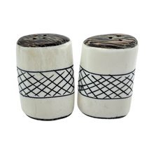 Ivory Banded Black Thatch Bone Shakers